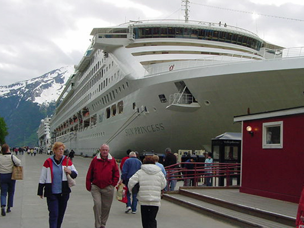 he Norwegian Sun cuise ship